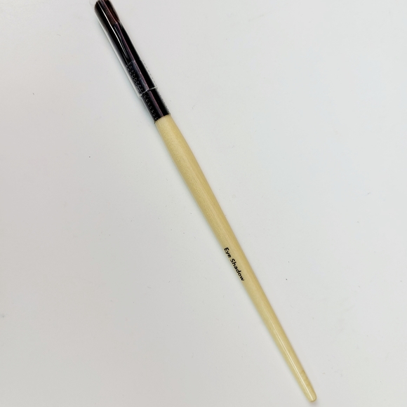 bobbi brown eyeshadow brush new - Picture 1 of 2